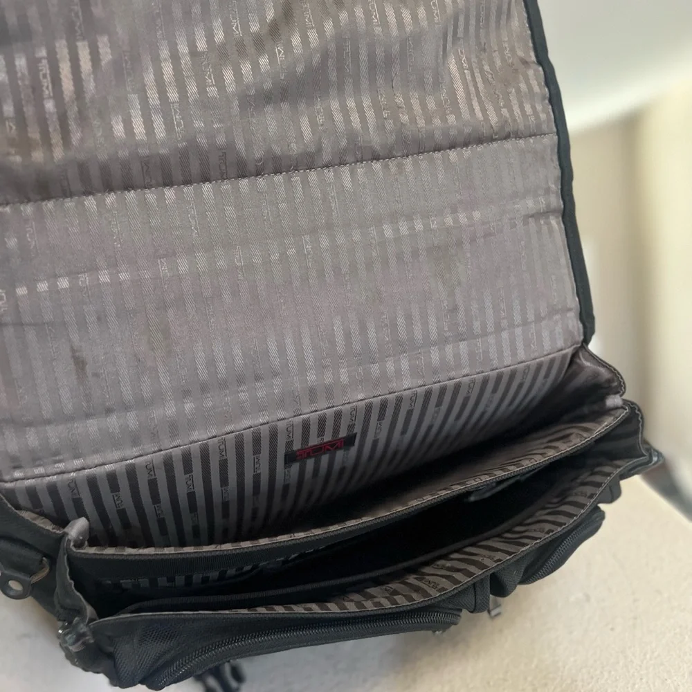 Tumi Black‎ 16”x12”x6” Expandable Laptop/Briefcase Shoulder/Crossbody Bag